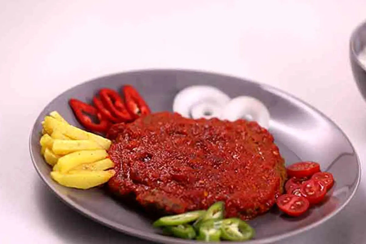 دستور پخت ​​​​​​​کباب تابه‌ای مرغ با سس آلبالو ؛ یک غذای ویژه برای شام درست کن