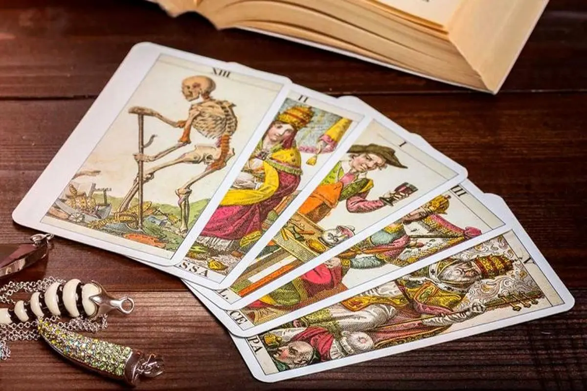 فال تاروت کبیر فردا شنبه 20 اردیبهشت ۱۴۰۴ را اینجا بخوانید