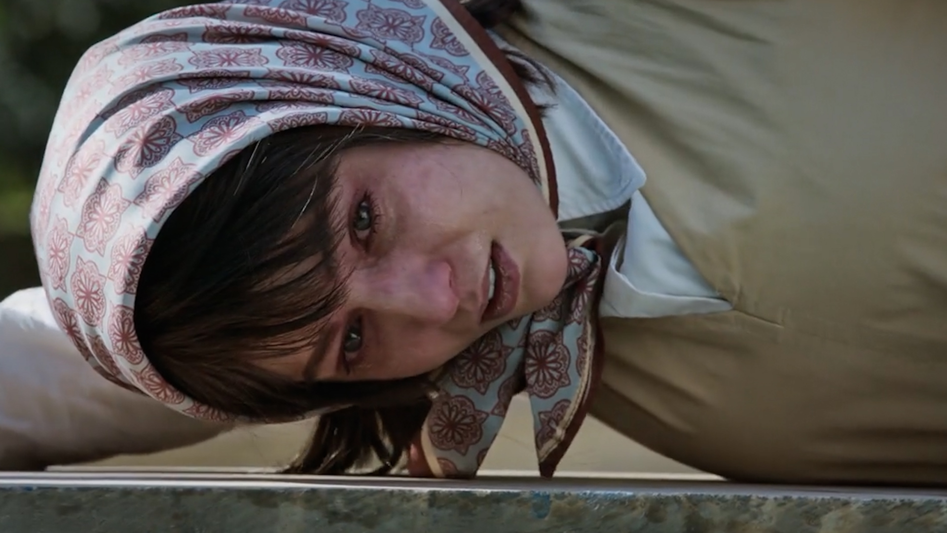 استایل جذاب مهسا حجازی با روسری قرمز | بازیگر سریال تاسیان از همیشه زیباتر شد