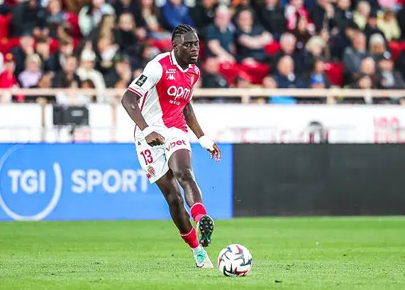 جریمه دیر رسیدن به تمرین: خرید آیفون برای هم‌تیمی‌ها