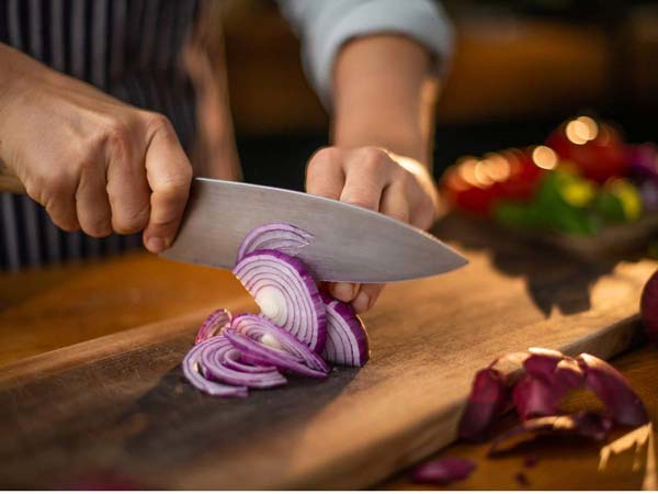 ترفند های طلایی برای تیز کردن چاقو در خانه | دیگه از بین به بعد خود چاقو آشپزخونه ات رو تیز کن