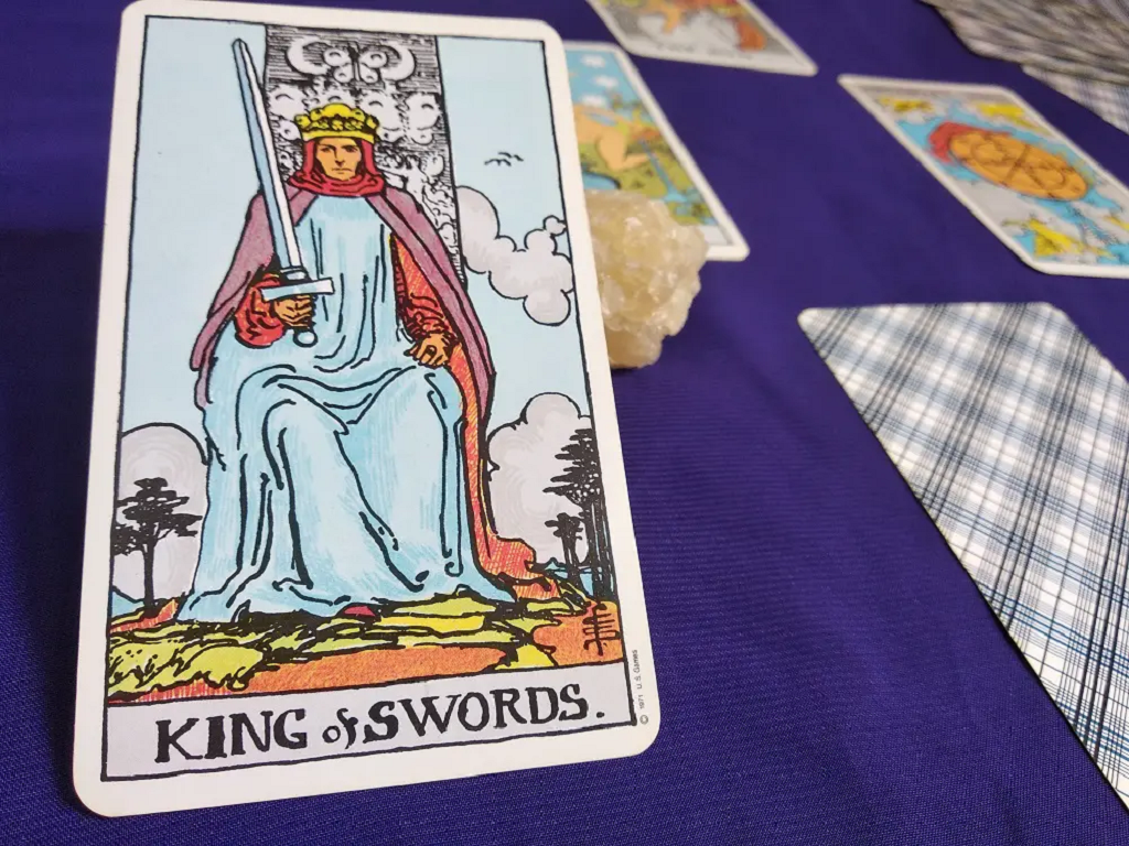 فال تاروت کبیر؛ امروز دوشنبه 29 اردیبهشت 1404